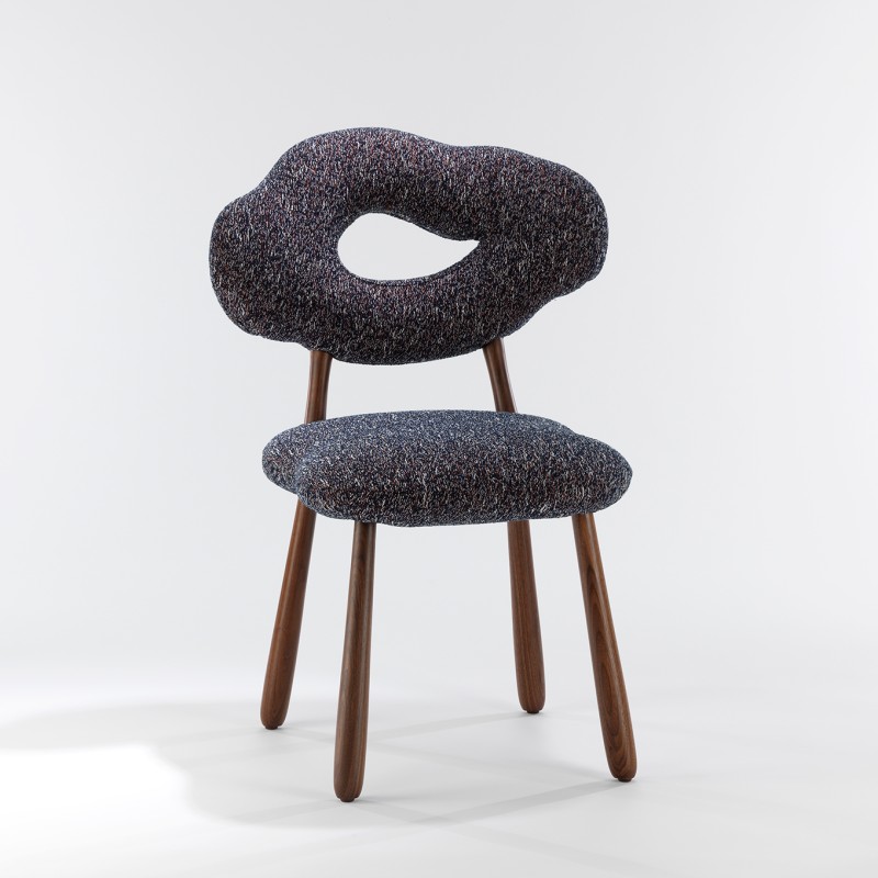 <a href=https://www.galeriegosserez.com/gosserez/artistes/donnersberg-emma.html>Emma Donnersberg</a> - Cloud chair III (Abysse)